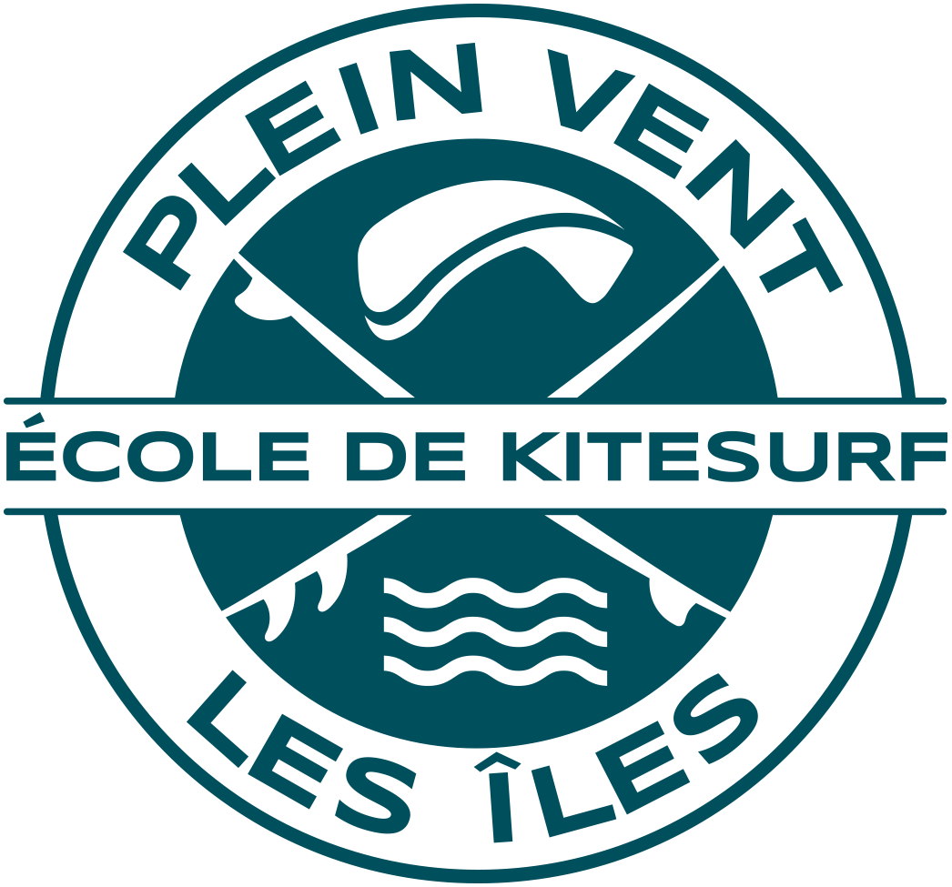 le logo de Plein Vent les Îles qui indique le nom de l'entreprise et "école de Kitesurf" au centre